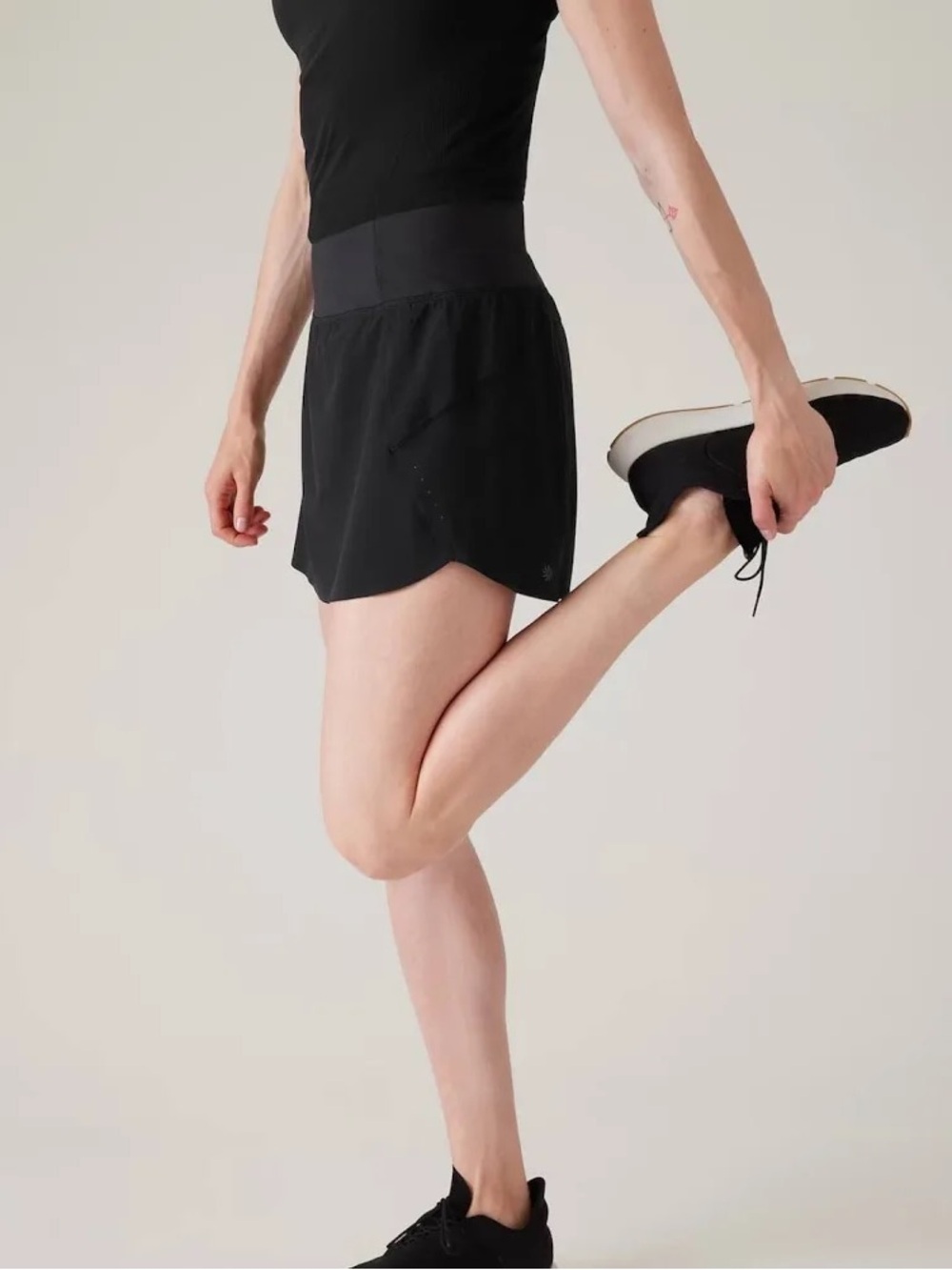 Small Athleta Run With It Skort 16” Black